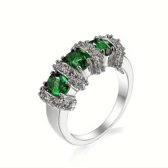 Emerald Green Stone Inspired Statement Ring - Picture 2 of 11